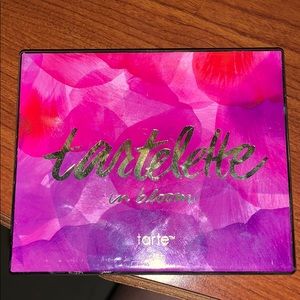 Tartlet in bloom palette